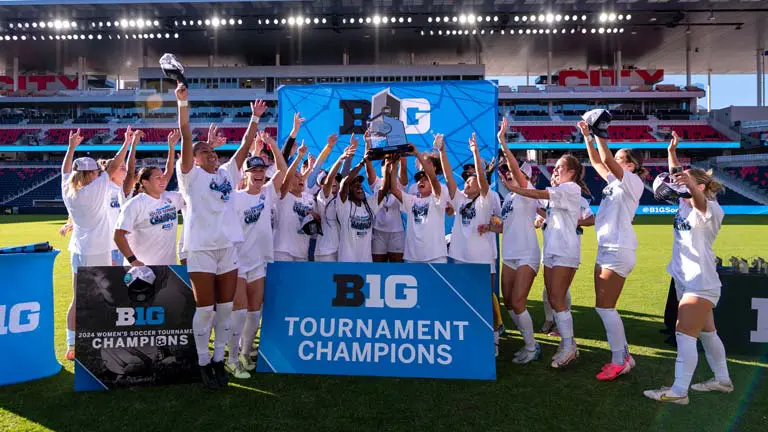 women's soccer team group photo